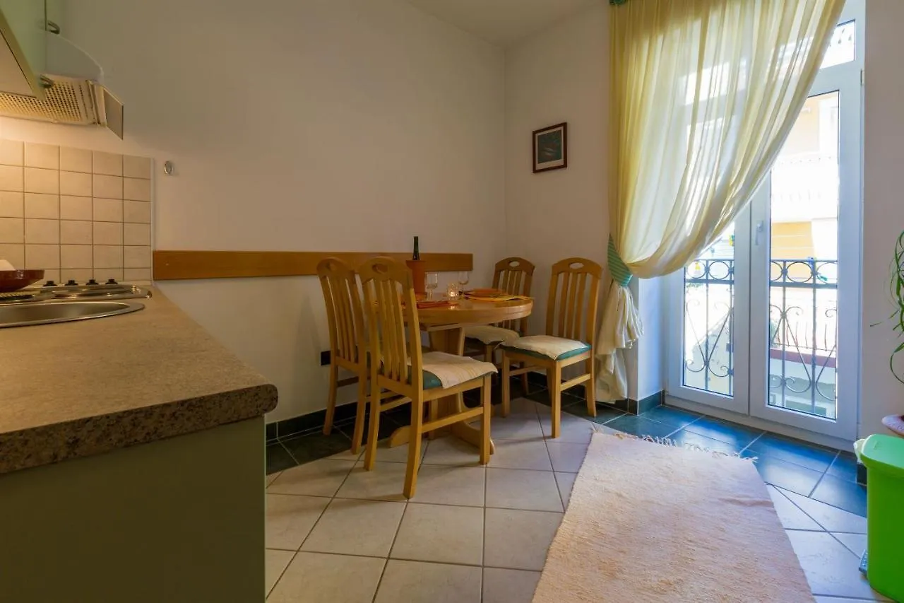 Apartments Villa Katarina Selce Hırvatistan